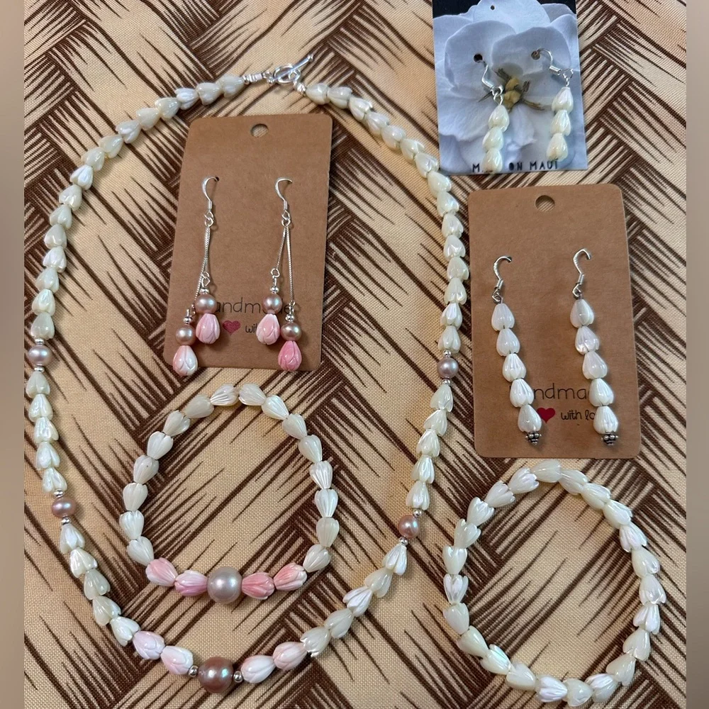 Mother of Pearl Queen Conch Pīkake & Edison Pearl Necklace Handmade - Picture 10 of 10